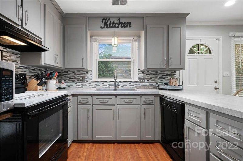 Property image 4 at 6412 Old Meadow Road, Charlotte, NC 28227