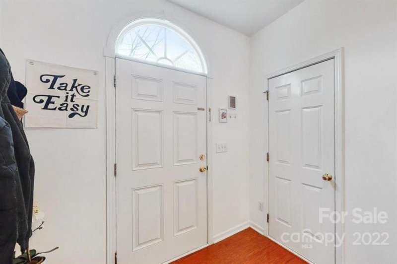 Property image 3 at 7148 Abbotts Glen Drive, Charlotte, NC 28212