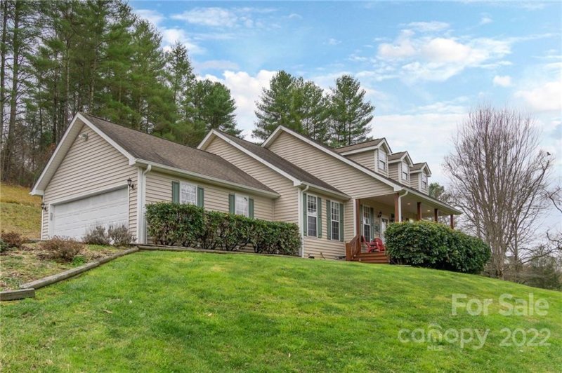 632 Brook Knoll Circle