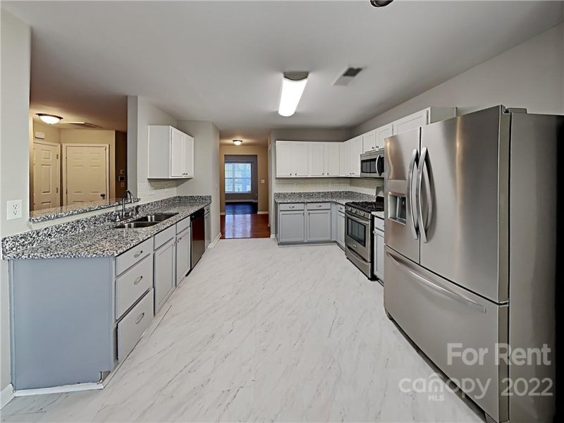 Property image 5 at 3810 Brookchase Lane, Charlotte, NC 28205