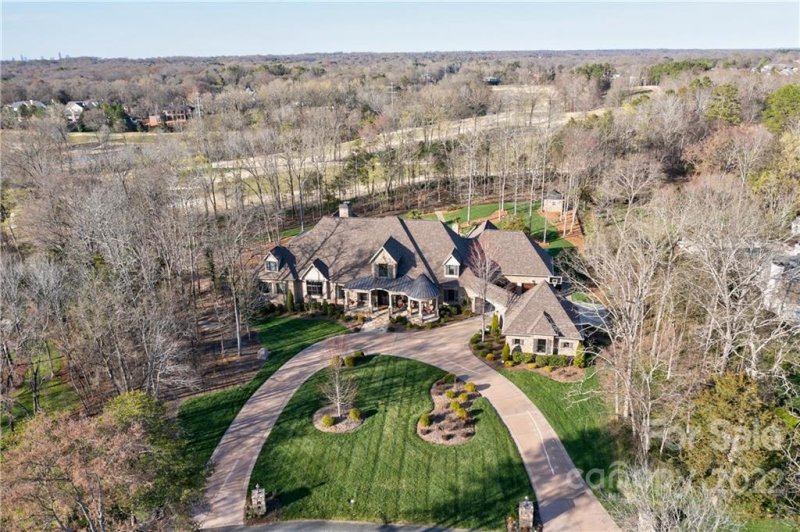 Property image 4 at 4419 Parview Drive, Charlotte, NC 28226