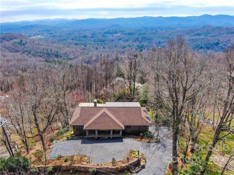 Property image 2 at 300 Roberts Drive, Hendersonville, NC 28739