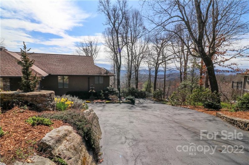 Property image 3 at 300 Roberts Drive, Hendersonville, NC 28739