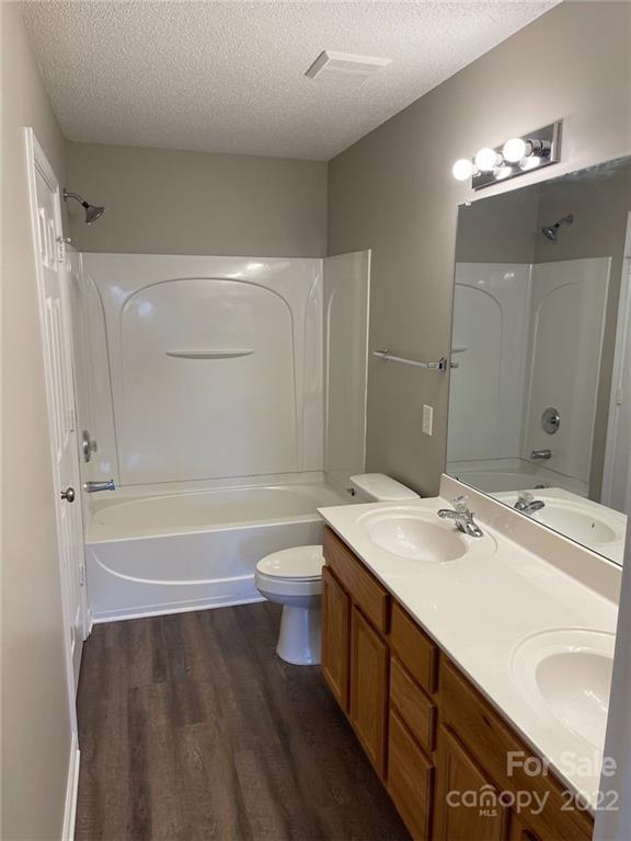 Property image 5 at 10522 Broken Branch Road, Charlotte, NC 28213