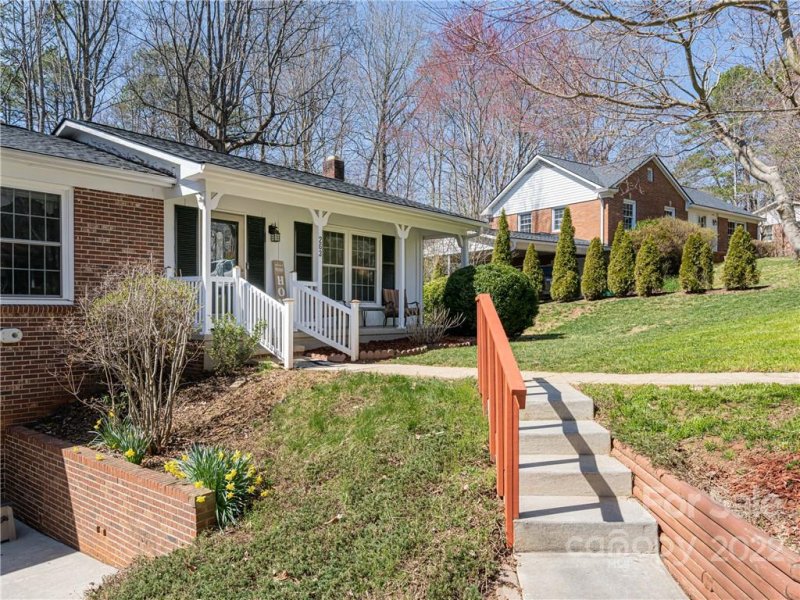 Property image 4 at 263 Foxcroft Drive, Asheville, NC 28806