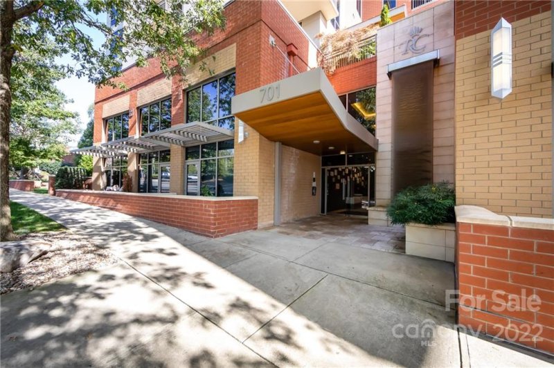 Property image 2 at 701 Royal Court, Charlotte, NC 28202