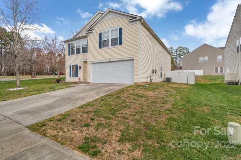 Property image 3 at 9528 Weston Woods Lane, Charlotte, NC 28216