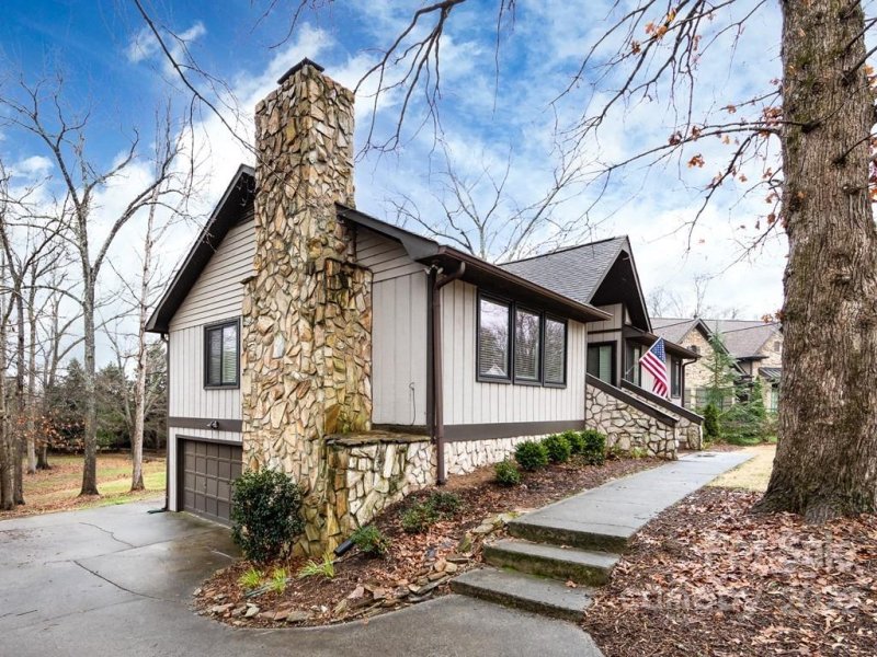 Property image 3 at 5617 Merrymount Drive, Charlotte, NC 28226