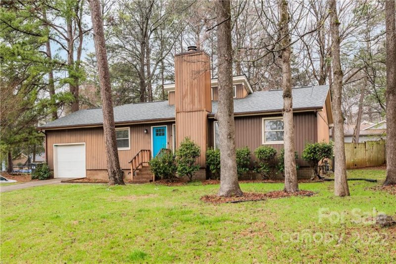 5101 Rolling Oak Lane