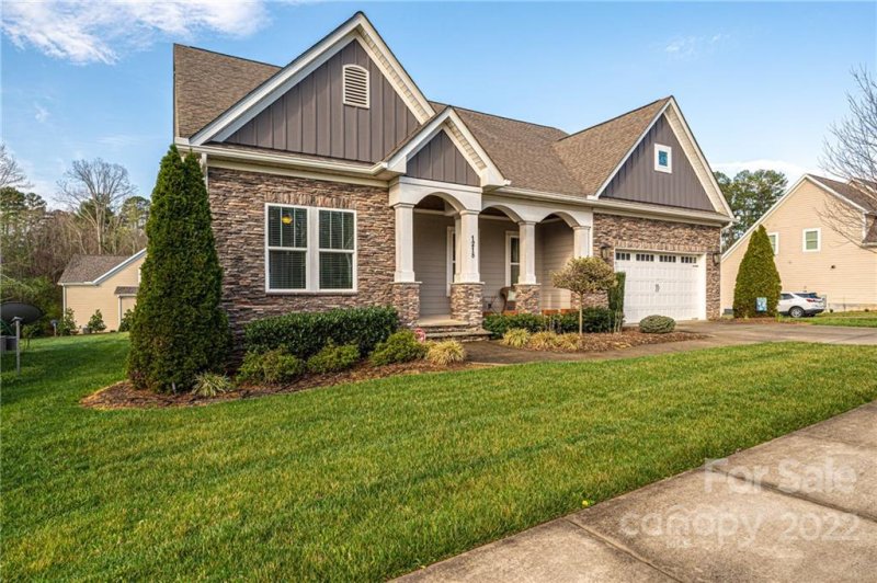 Property image 2 at 1218 39th Avenue, Hickory, NC 28601