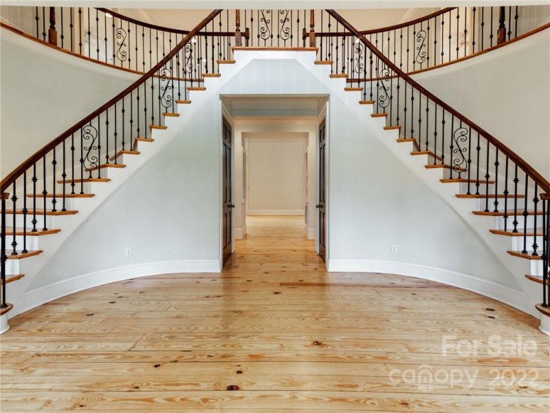 Property image 4 at 5026 Parview Drive, Charlotte, NC 28226