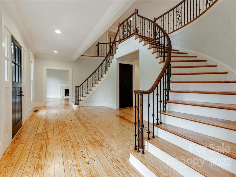 Property image 5 at 5026 Parview Drive, Charlotte, NC 28226