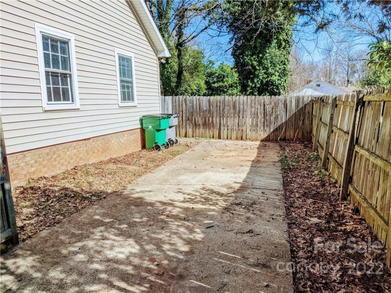 Property image 3 at 5901 Bluebonnet Road, Charlotte, NC 28212