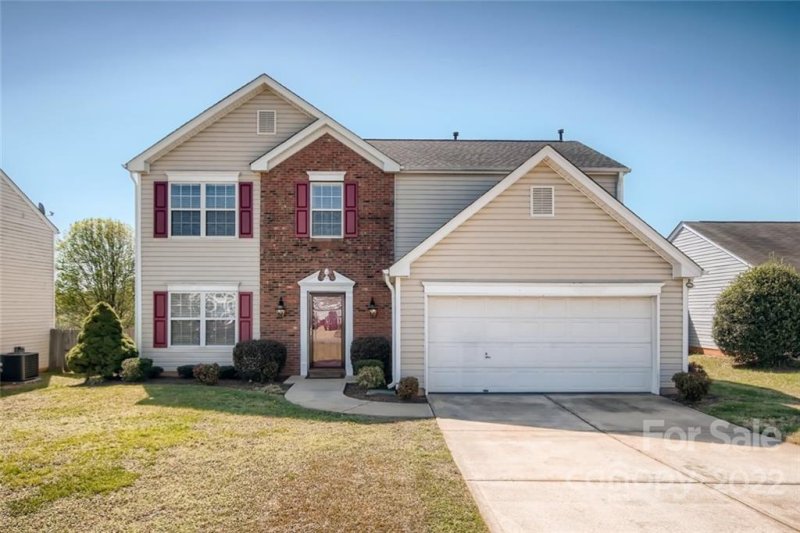 Property image 3 at 12118 Chantress Lane, Charlotte, NC 28215