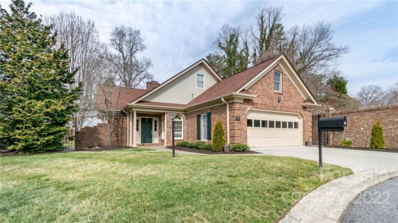 Property image 2 at 133 Glenbrook Drive, Hendersonville, NC 28739