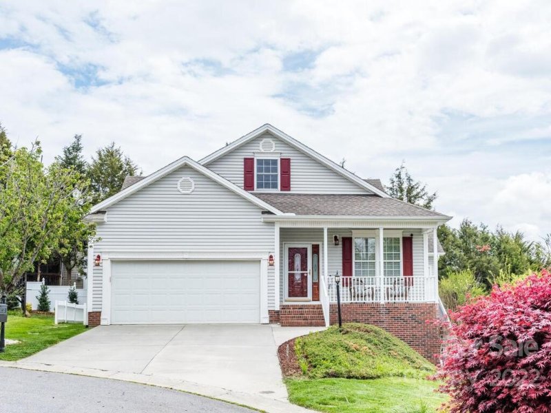 124 Willow Oak Drive