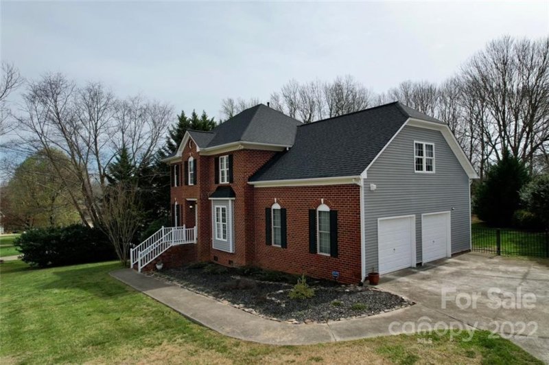 9004 Lauriston Place