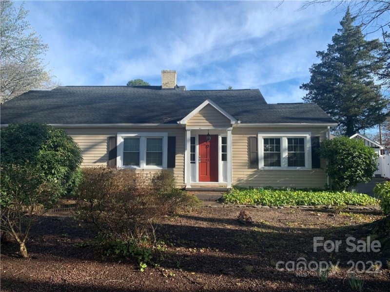 Property image 2 at 123 8th Avenue, Hickory, NC 28601