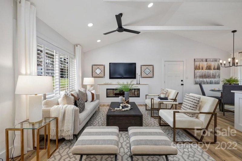 Property image 2 at 5924 Charing Place, Charlotte, NC 28211