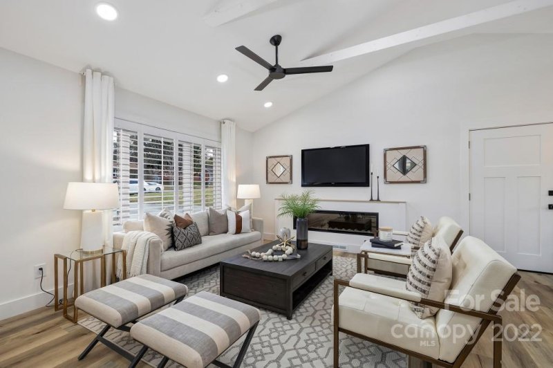 Property image 3 at 5924 Charing Place, Charlotte, NC 28211