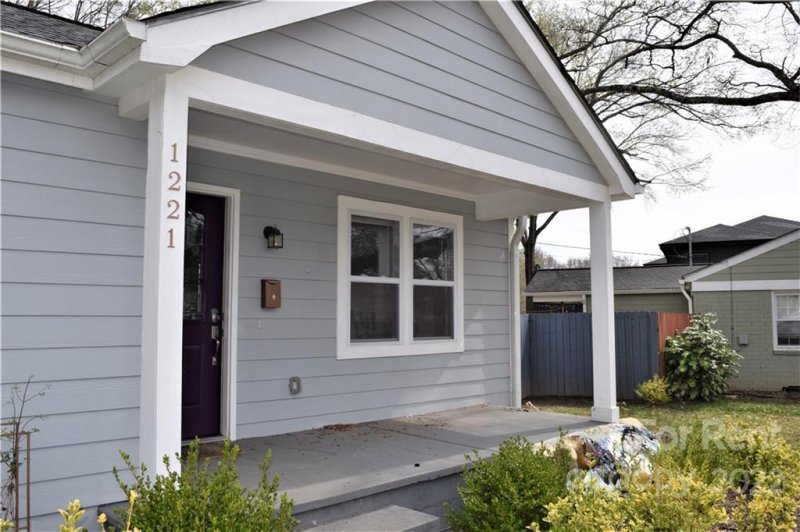 Property image 2 at 1221 Meadow Lane, Charlotte, NC 28205