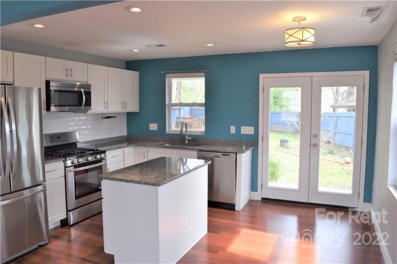 Property image 4 at 1221 Meadow Lane, Charlotte, NC 28205