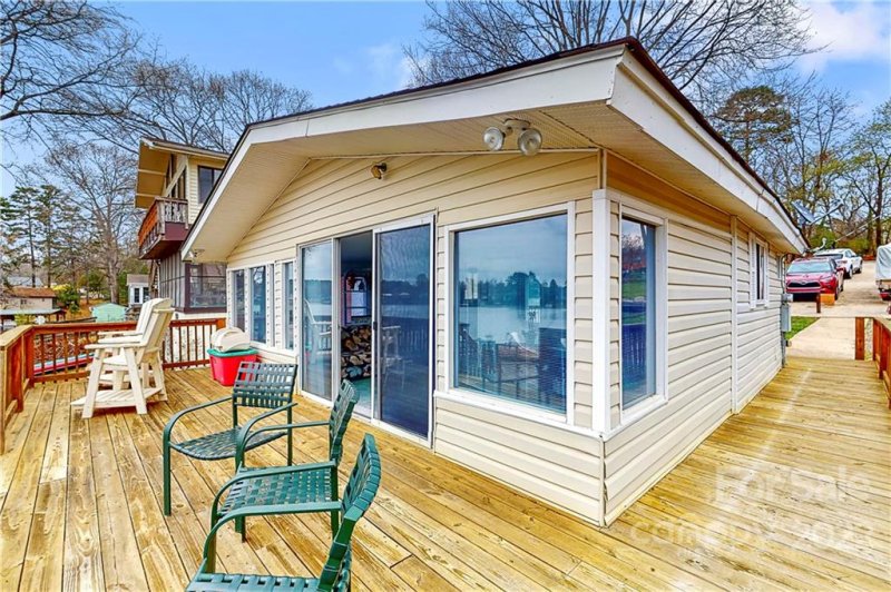 Property image 2 at 638 Pinehaven Drive, New London, NC 28127