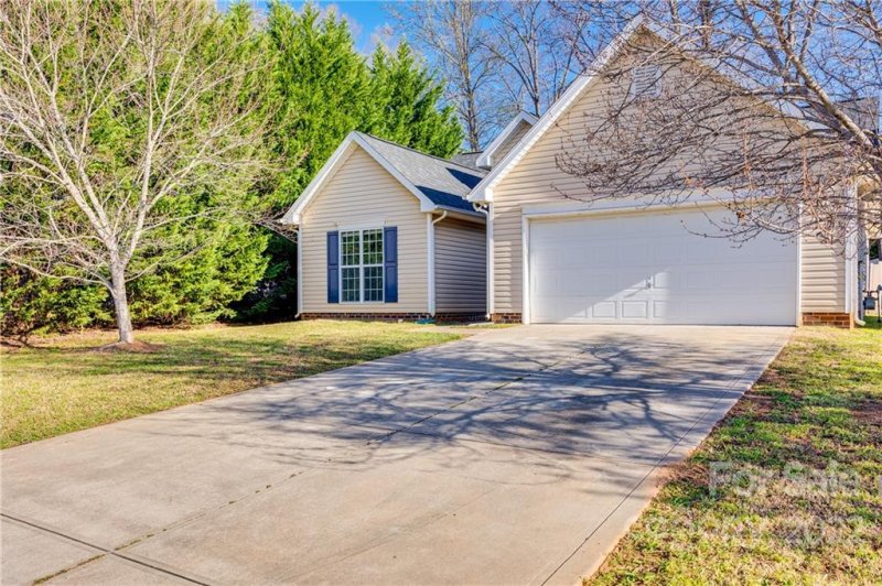Property image 3 at 1235 Spring View Court, Rock Hill, SC 29732