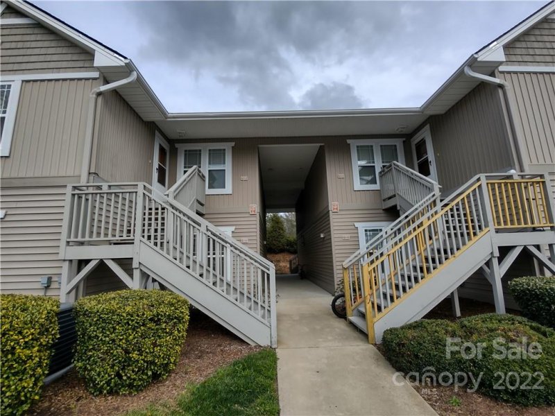 Property image 3 at 137 Morningside Lane, Hendersonville, NC 28792