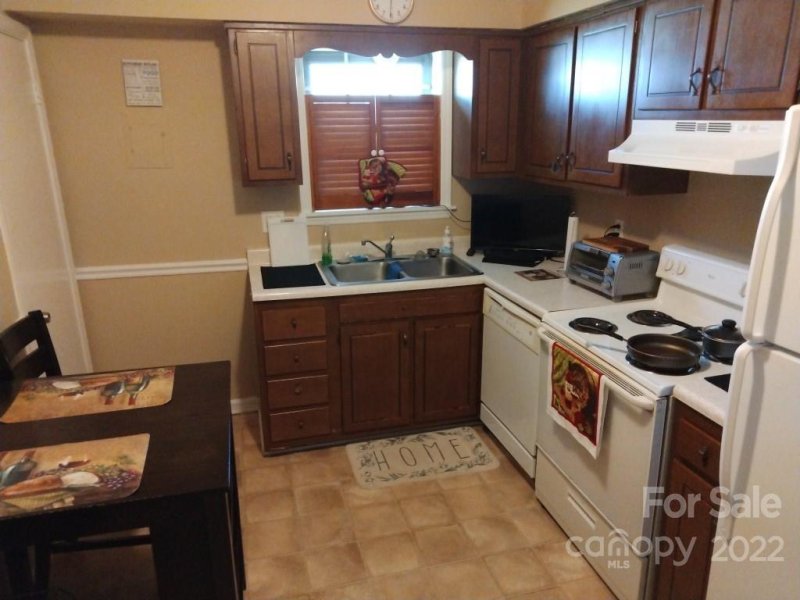 Property image 2 at 5805 Hunting Ridge Lane, Charlotte, NC 28212