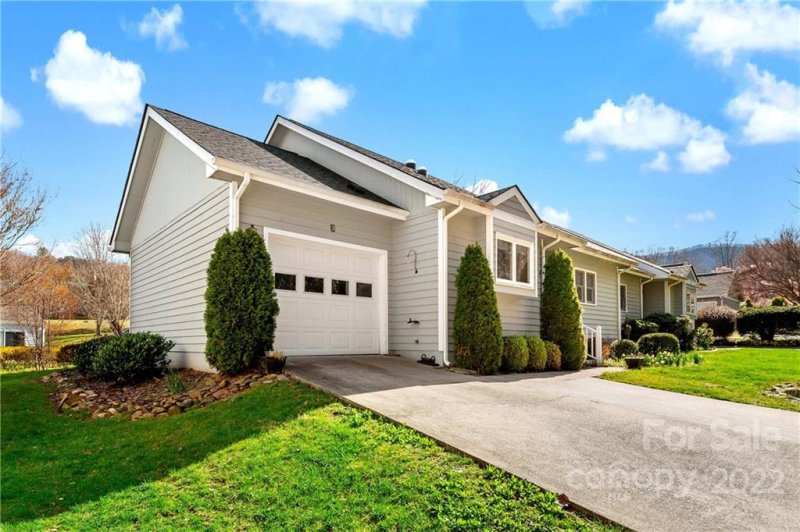 Property image 3 at 3 Llama Vista Court, Black Mountain, NC 28711