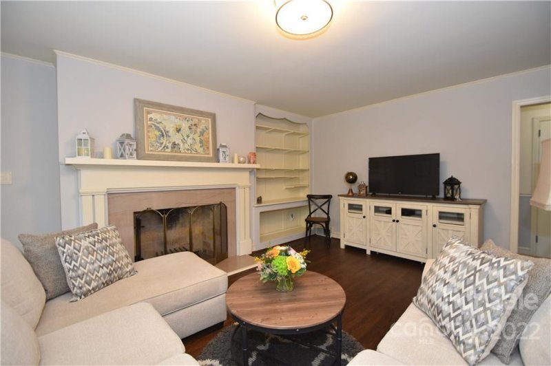 Property image 2 at 519 Meadowbrook Road, Charlotte, NC 28211