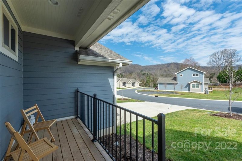 Property image 3 at 14 Thornes Lane, Asheville, NC 28805