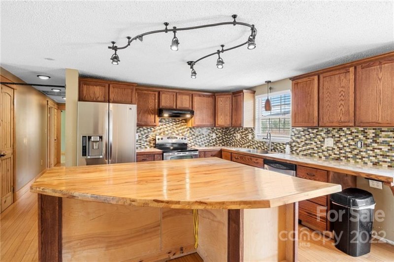 Property image 4 at 17 Sun Up Lane, Candler, NC 28715