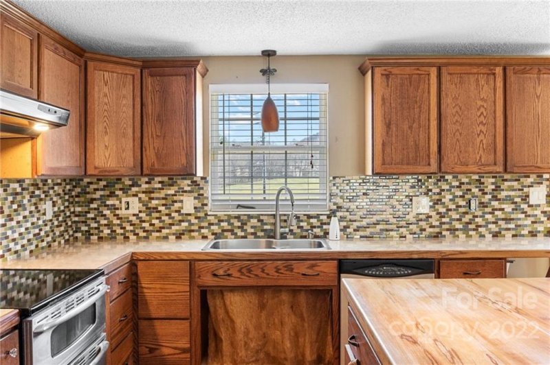 Property image 5 at 17 Sun Up Lane, Candler, NC 28715