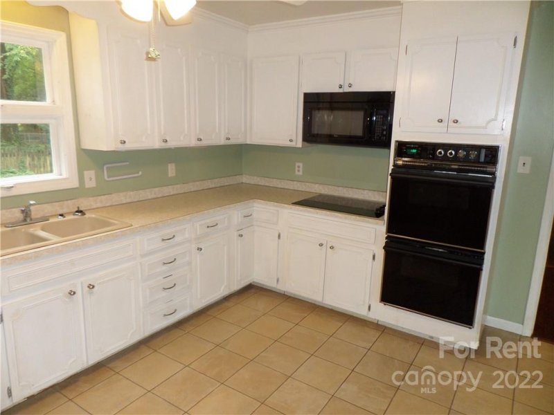 Property image 3 at 1008 Brantham Court, Charlotte, NC 28211