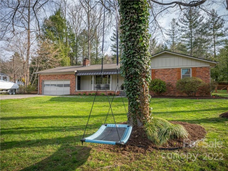 Property image 2 at 2640 Seminole Drive, Hendersonville, NC 28791