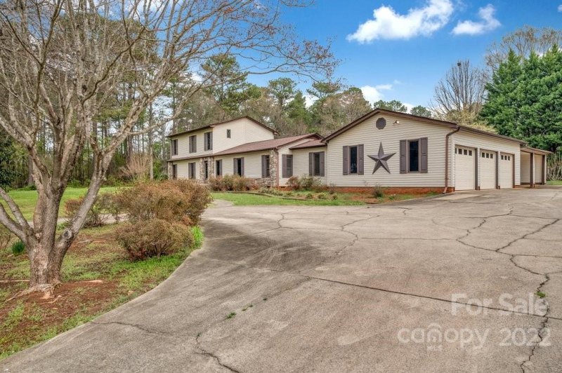 Property image 2 at 1688 Knightbridge Drive, Newton, NC 28658