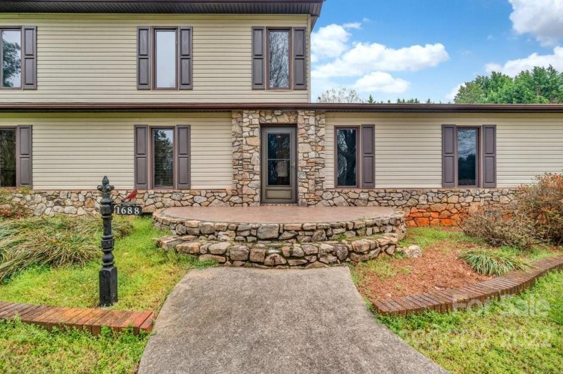 Property image 4 at 1688 Knightbridge Drive, Newton, NC 28658