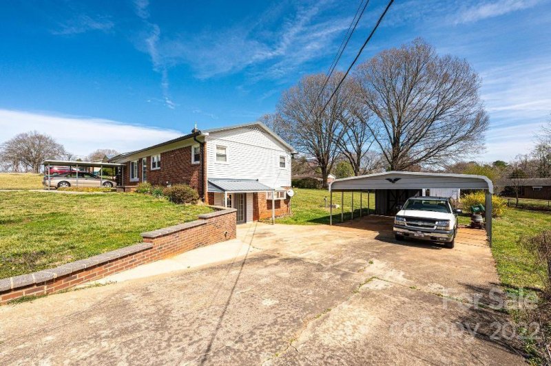 Property image 4 at 2810 21st Street, Hickory, NC 28601