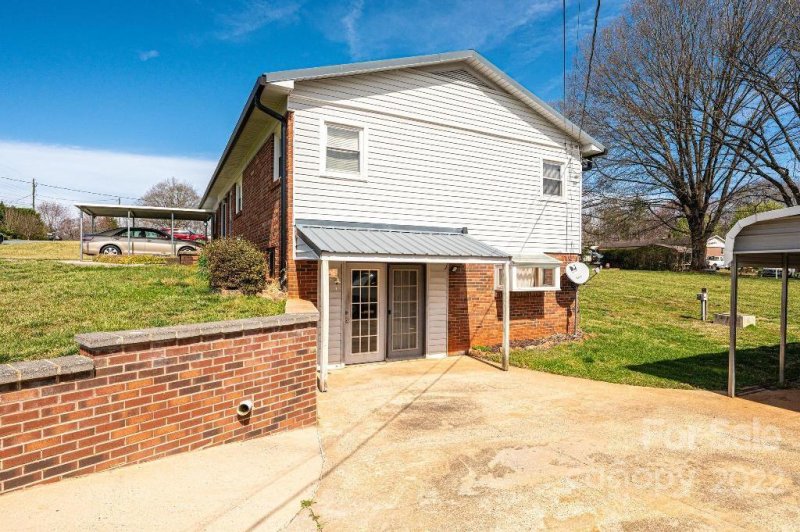 Property image 5 at 2810 21st Street, Hickory, NC 28601