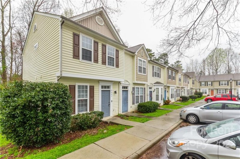 Property image 3 at 5651 Seths Drive, Charlotte, NC 28269