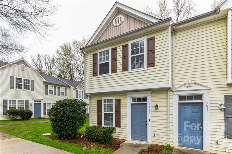 Property image 4 at 5651 Seths Drive, Charlotte, NC 28269