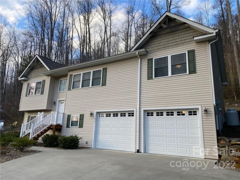 Property image 2 at 674 Salisbury Road, Hendersonville, NC 28792