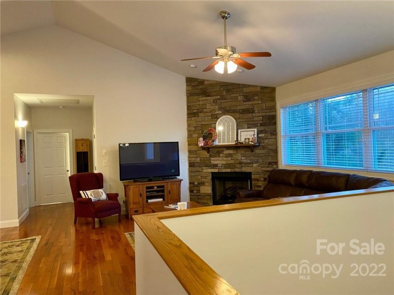 Property image 5 at 674 Salisbury Road, Hendersonville, NC 28792