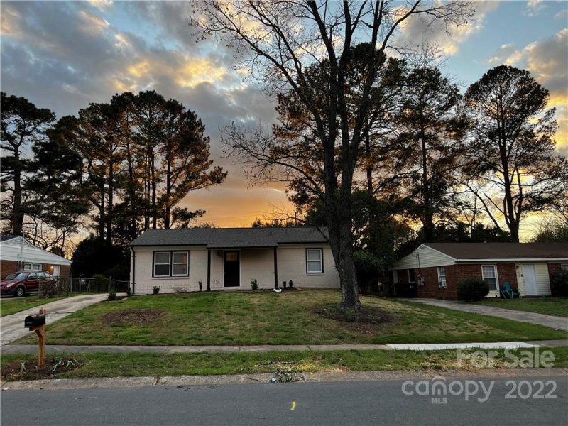 Property image 3 at 3623 Braden Drive, Charlotte, NC 28216