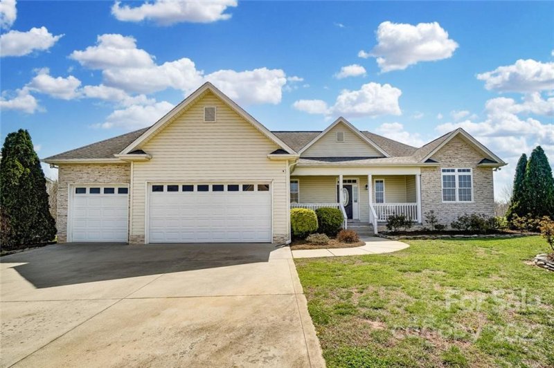 Property image 2 at 117 Logan Ridge Drive, Statesville, NC 28677