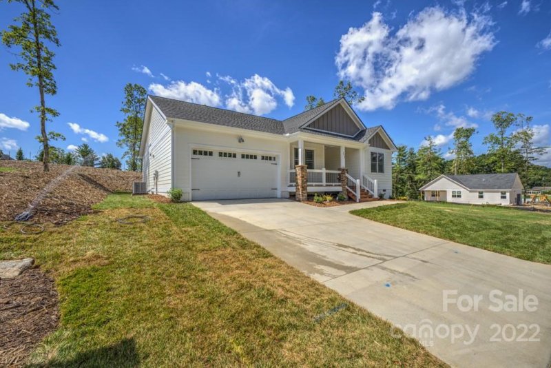 Property image 2 at 366 Windy Acres Knoll Drive, Hendersonville, NC 28792