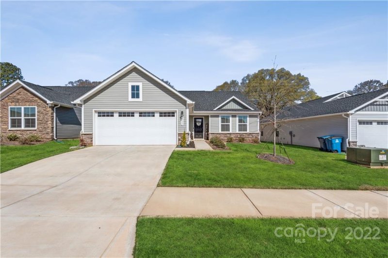 4133 Mackinnon Drive