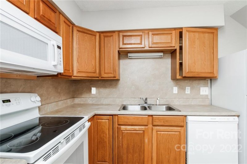 Property image 5 at 922 Capps Hill Mine Road, Charlotte, NC 28216